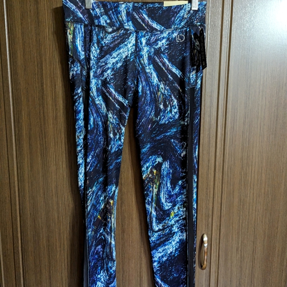 Aeropostale Best Booty Ever Leggings, Size L, Space print, New with tags